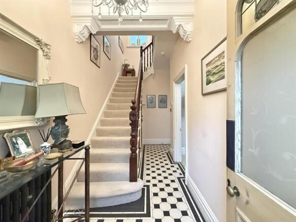 Burleigh Park Road 22 - Hall.jpg