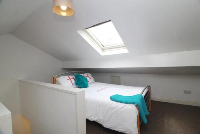 3 bed House Share to rent Image 8
