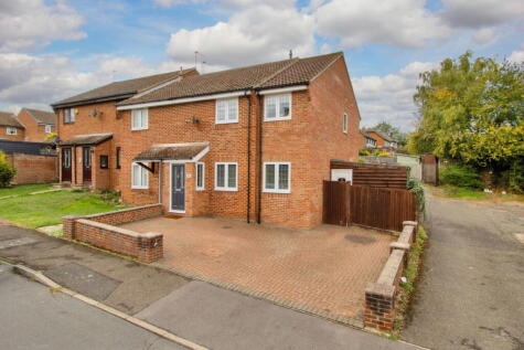 Hawthorns, Hartley, Longfield, Kent, DA3 7ET