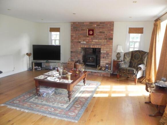 https://s3-eu-west-1.amazonaws.com/propertylab/allanmorris/property-images/standard/3742_Messuage House - Sitting Room 2.JPG