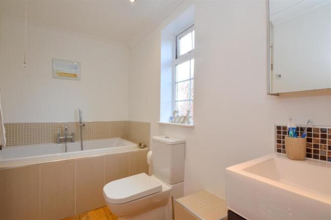 BATHROOM/W.C.