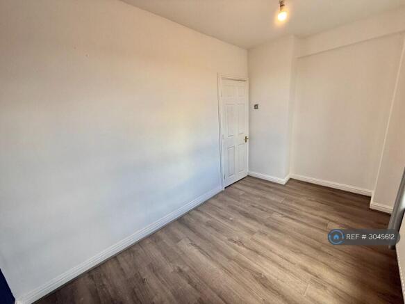 2 bed Terraced to rent Image 7