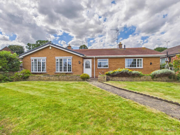 A three bedroom detached bungalow - To Rent
