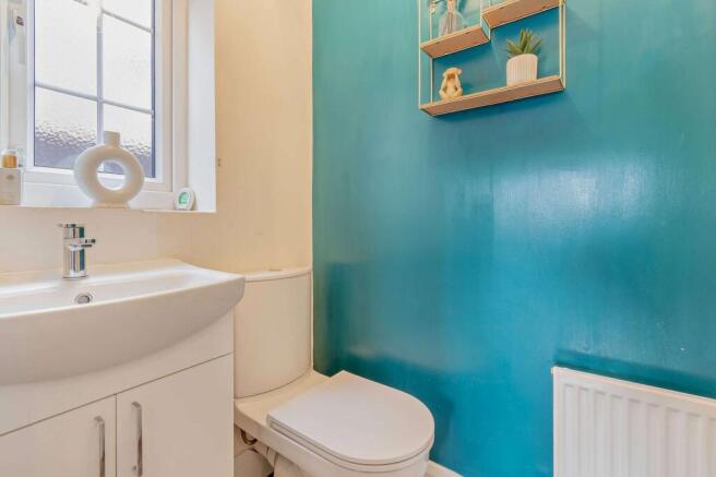 4 bed Detached for sale Image 8