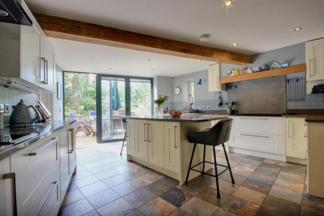 4 bed Detached for sale Image 7