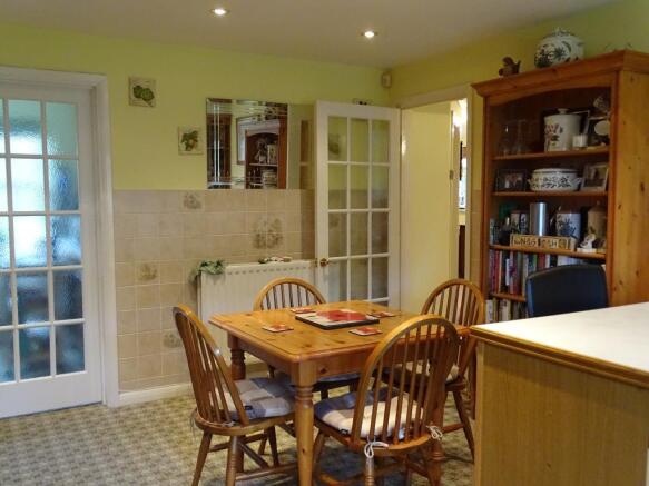 Kitchen/ Breakfast Room