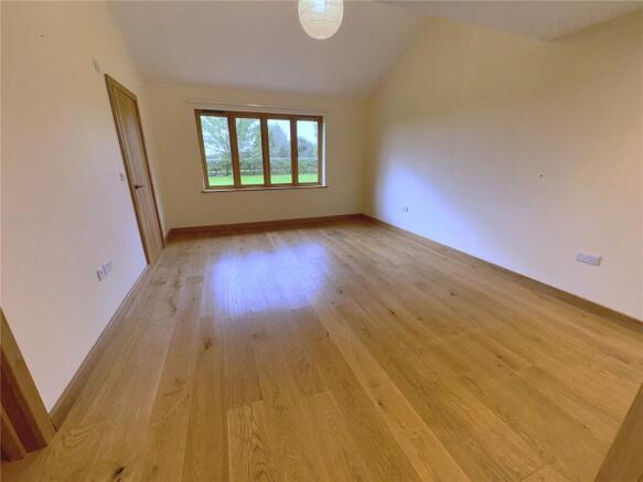 3 bed Detached to rent Image 12
