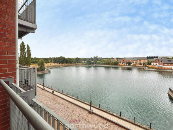 2 bed Flat to rent Image 11