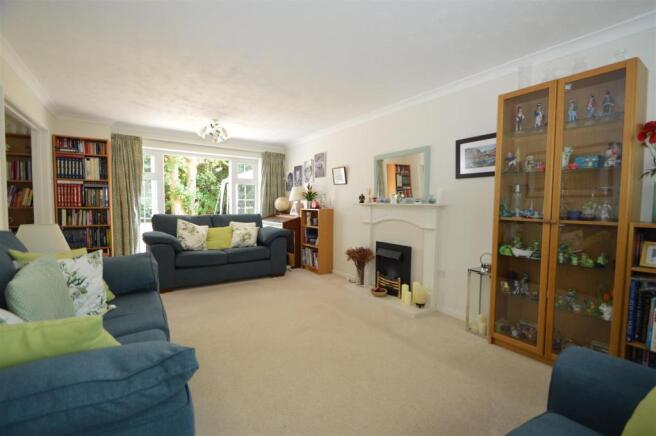 8 SUNDERLAND PLACE, WELLESBOURNE  (SITTING ROOM).J