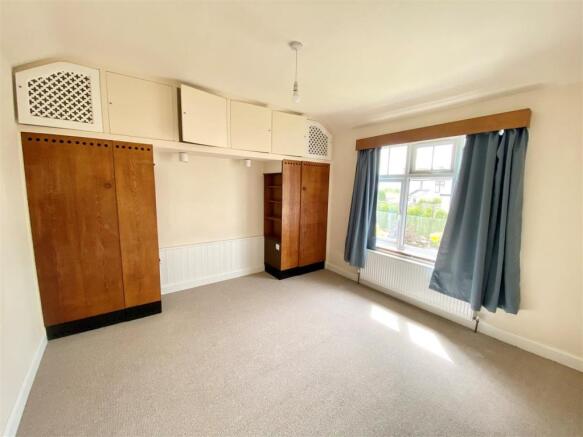 5 Piers bedroom 1.jpg