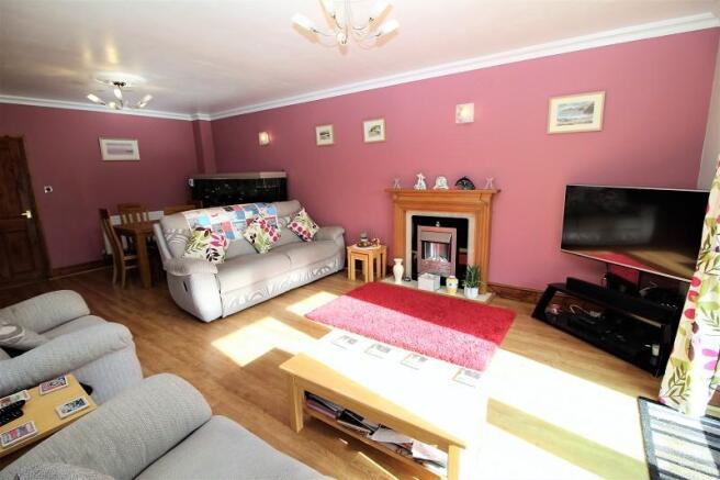 Lounge/Dining Room