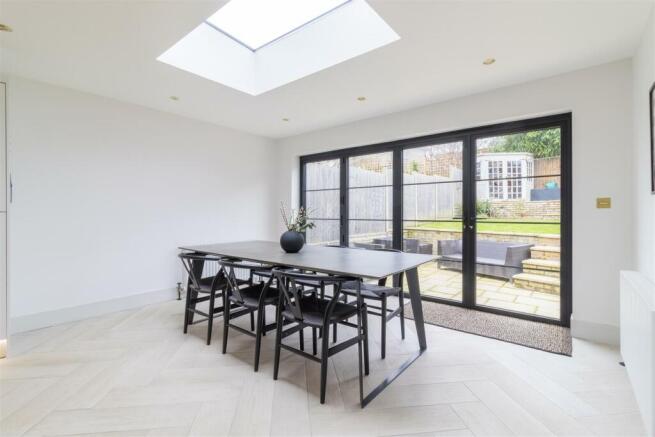 OPEN PLAN KITCHEN/DINER pic 4