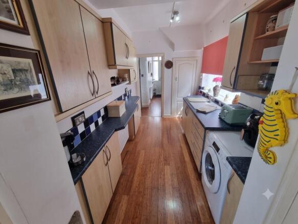 3 bed Semi-Detached for sale Image 6