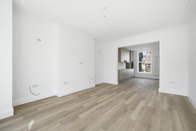 3 bed Apartment for sale Image 6