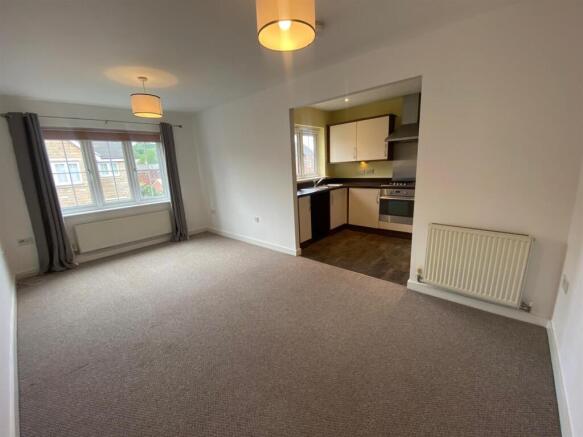 2 bed Apartment to rent Image 4