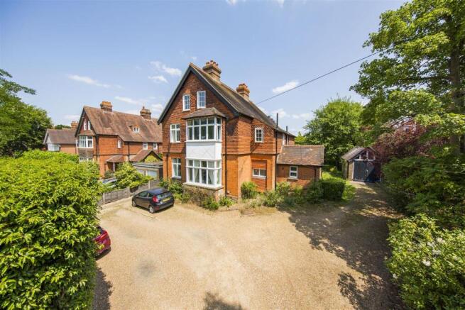 2-bed flat on Dartford Road, Sevenoaks, £475,000