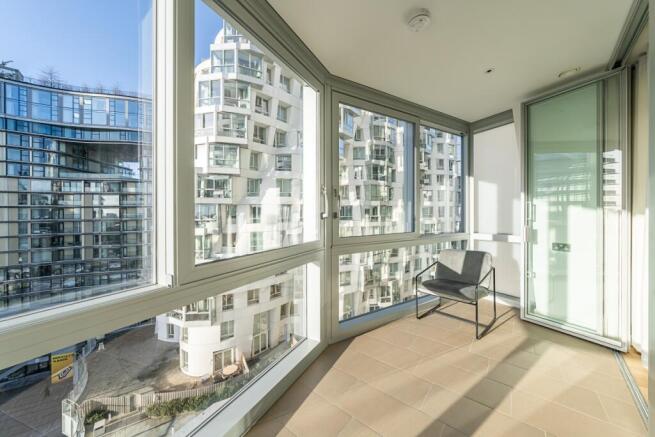 Apartment-601-Hol...