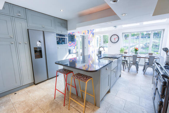 5 bed Semi-Detached for sale Image 7