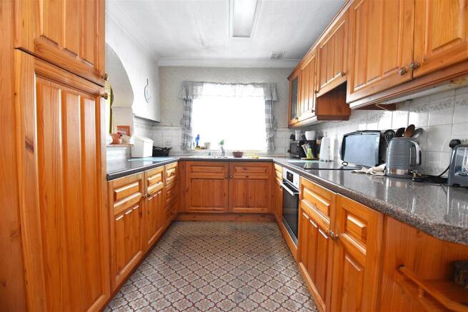 Ashingdon Road, Rochford photo 4