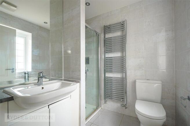 4 bed Detached for sale Image 9