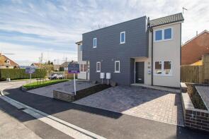 17, Courtlands, Bristol BS31 1DD