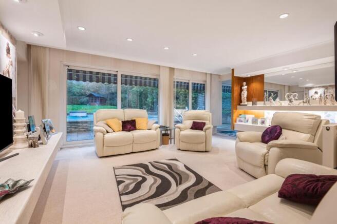 LOUNGE (REAR RECEPTION ROOM)