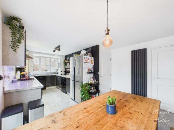 CAM01995G0-PR0374-STILL011