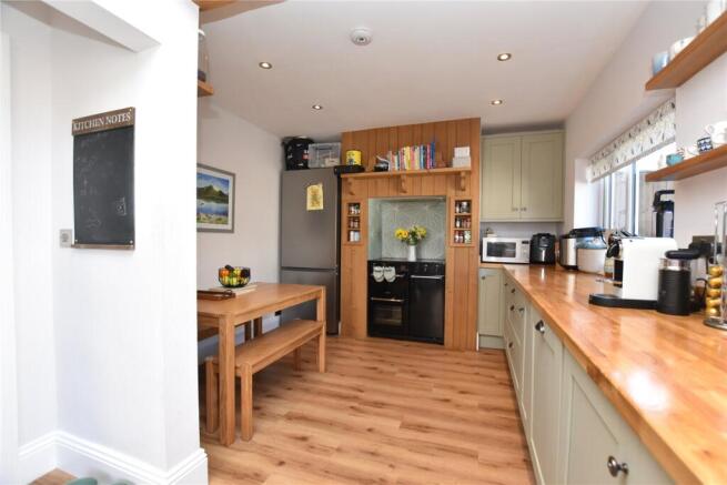 3 bed Semi-Detached for sale Image 6