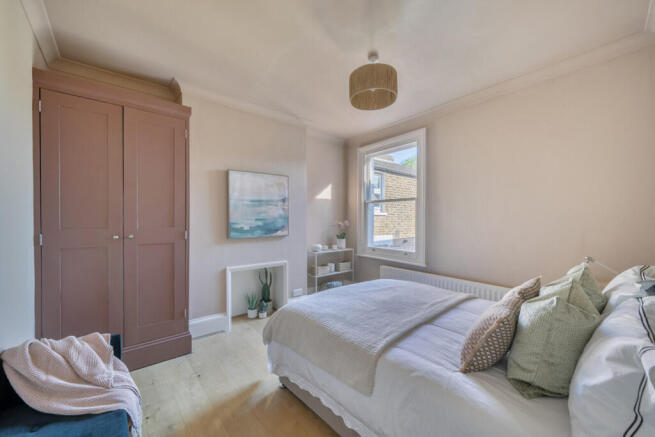 1438614-10-69d52a...