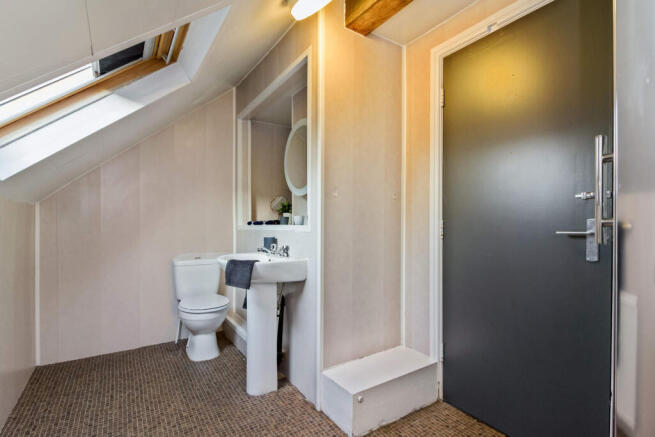 5 bed Flat to rent Image 9