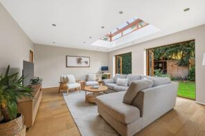 8, Ronneby Close, Weybridge KT13 9SB