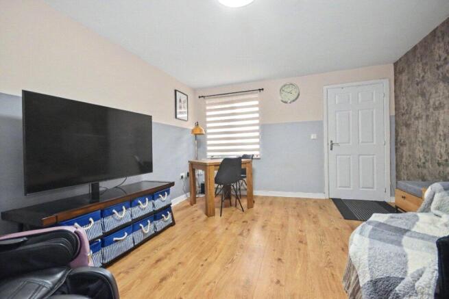 3 bed Town House for sale Image 11