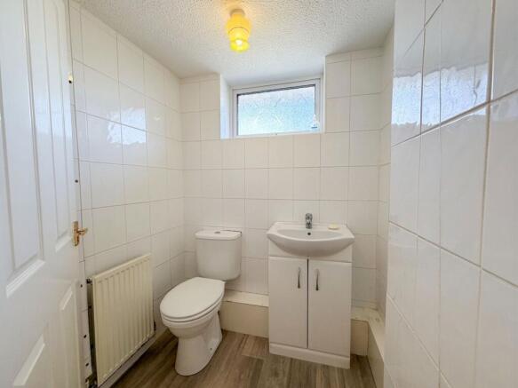 5 bed Detached for sale Image 10