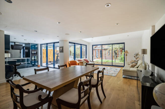 1369584-7-68f244c...