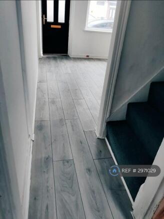 2 bed Terraced to rent Image 5