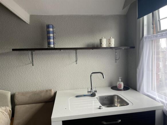 1 bed House Share to rent Image 4