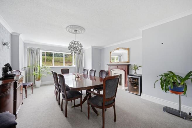 4 bed Detached for sale Image 9