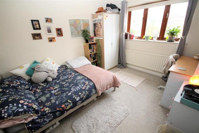 bedroom 2.JPG