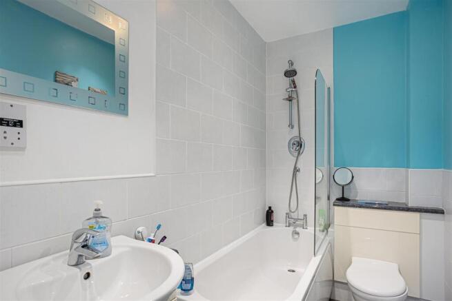 3 bed Terraced for sale Image 11