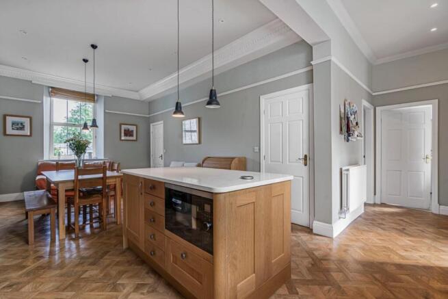 3 bed Town House for sale Image 5