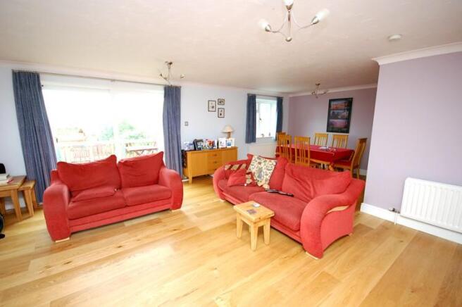 Lounge/Dining 1