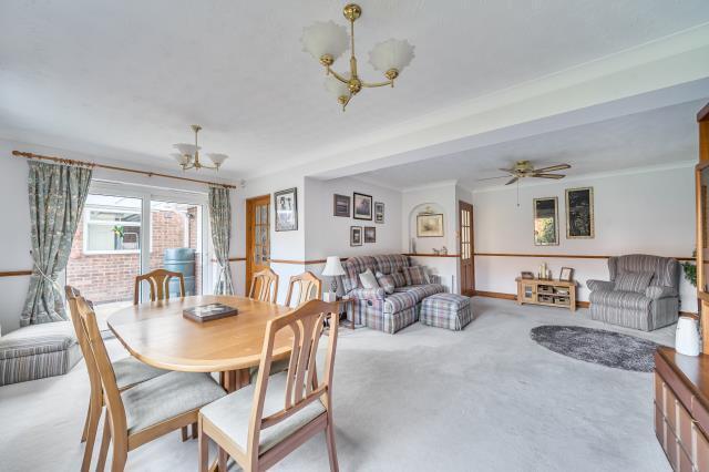Cotmore Gardens, Thame photo 4