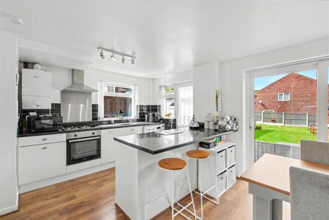 Kitchen_1.jpeg