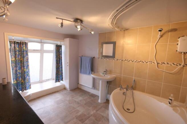 MAIN BATHROOM