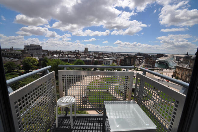 2 bed Apartment to rent Image 8