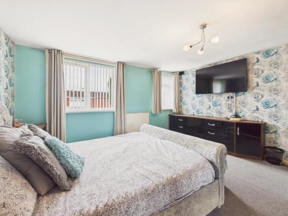 3 bed Semi-Detached for sale Image 8