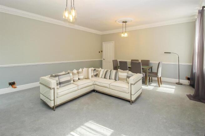 2 bed Flat for sale Image 5