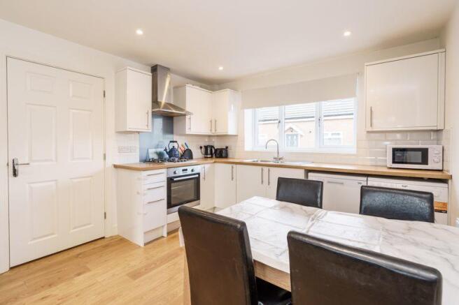 Kitchen / Dini...