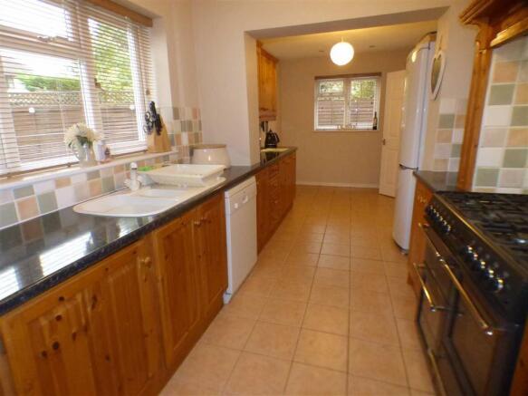KITCHEN/BREAKFAST ROOM