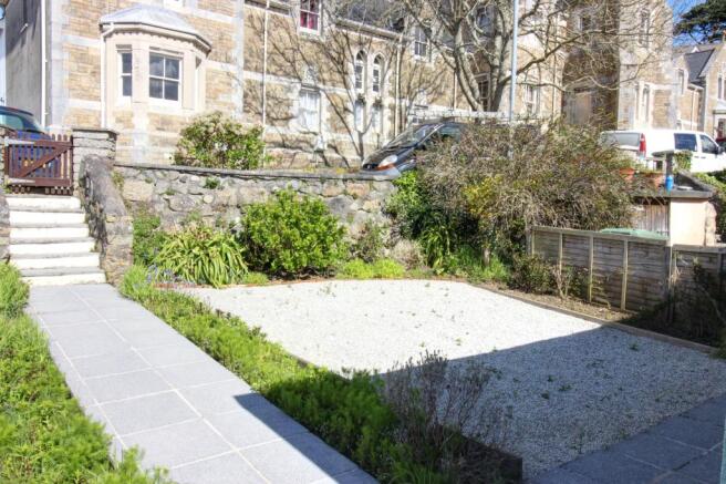 FRONT GARDEN